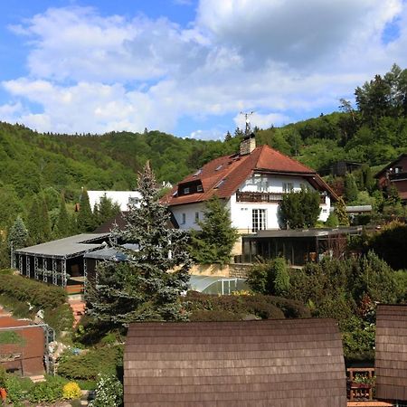 Penzion V Hluboke A Department Glamp Vsetín Kültér fotó
